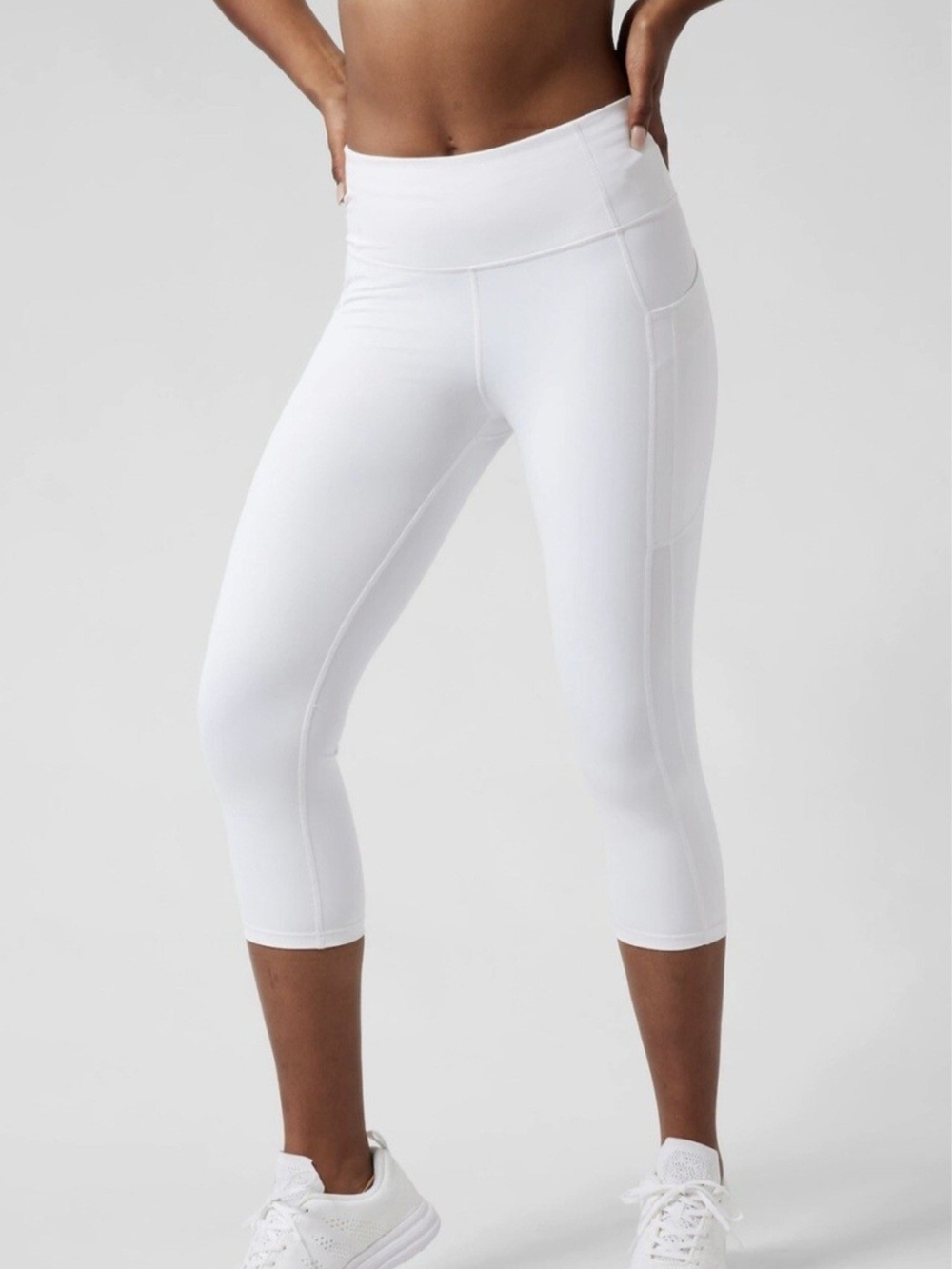 Athleta Ultimate Stash Capri leggings in white Sz S/P